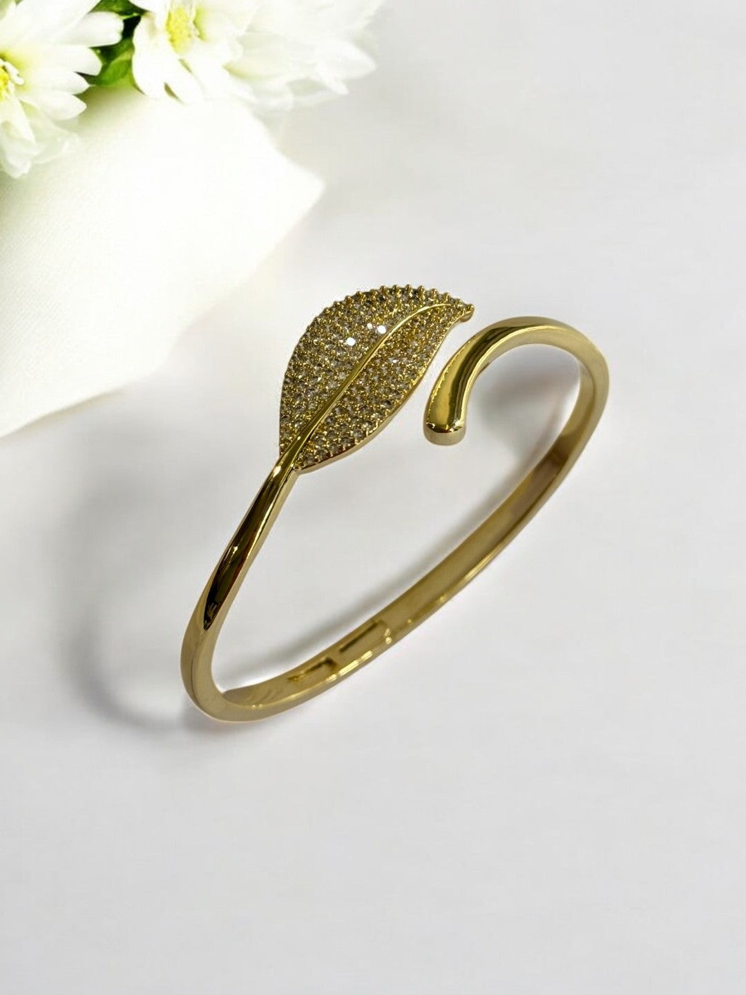GOLDEN SHIMMERING DIAMOND LEAF