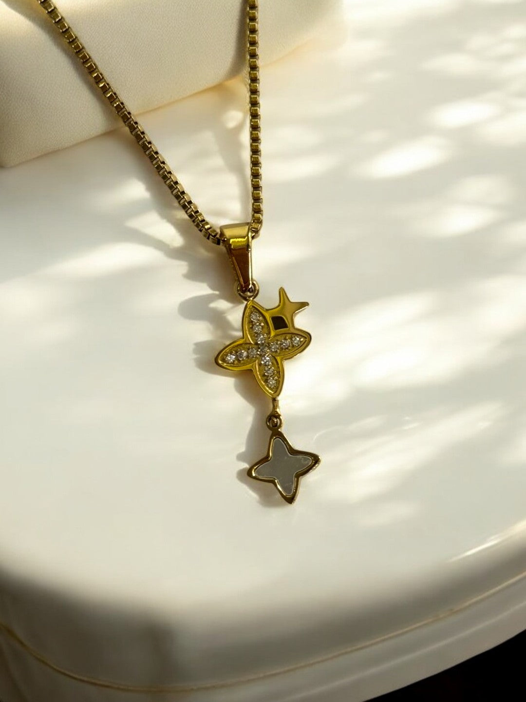 GOLDEN CHAIN WITH LV BRAND PENDENT