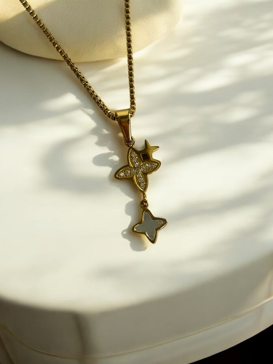 GOLDEN CHAIN WITH LV BRAND PENDENT