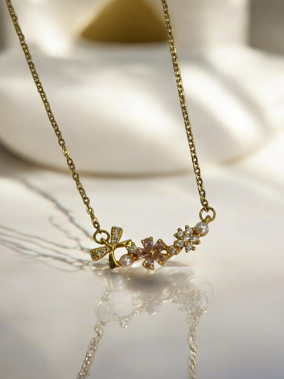 GOLDEN CHAIN WITH MULTI CHARMS PENDENT