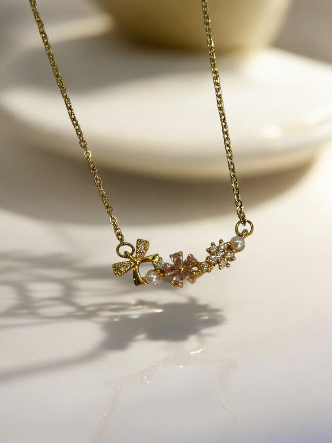 GOLDEN CHAIN WITH MULTI CHARMS PENDENT