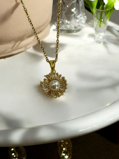 GOLDEN CHAIN PENDENT WITH PEARL AND DIAMOND