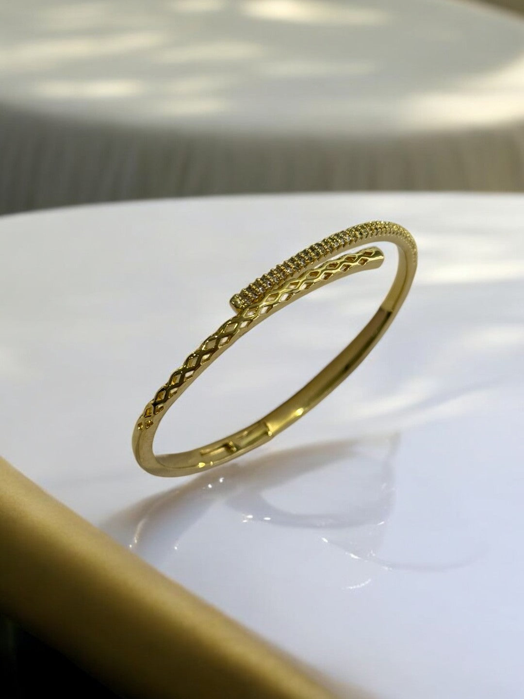 GOLDEN DIAMOND BRACELET