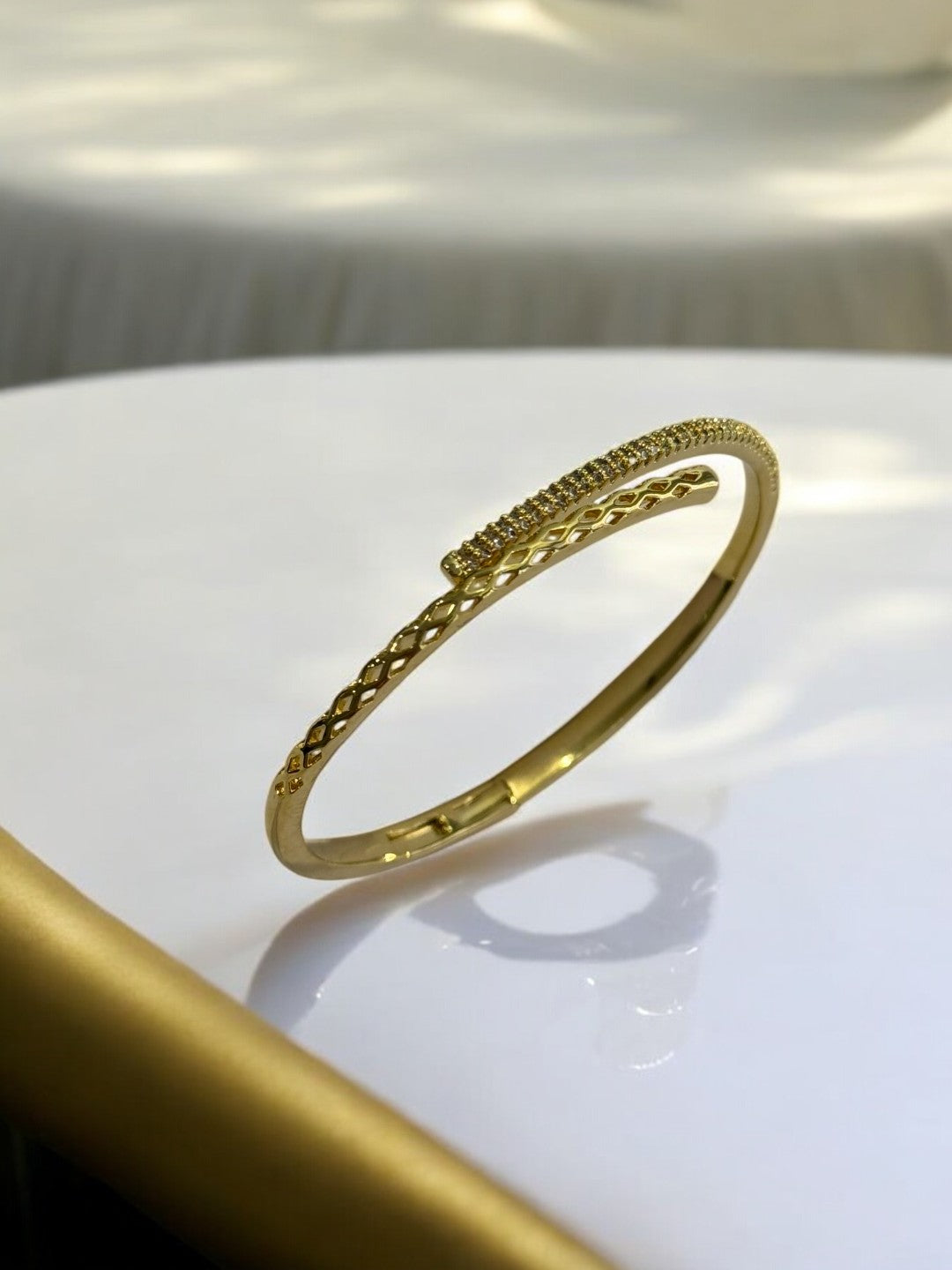GOLDEN DIAMOND BRACELET