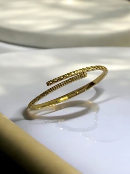 GOLDEN DIAMOND BRACELET