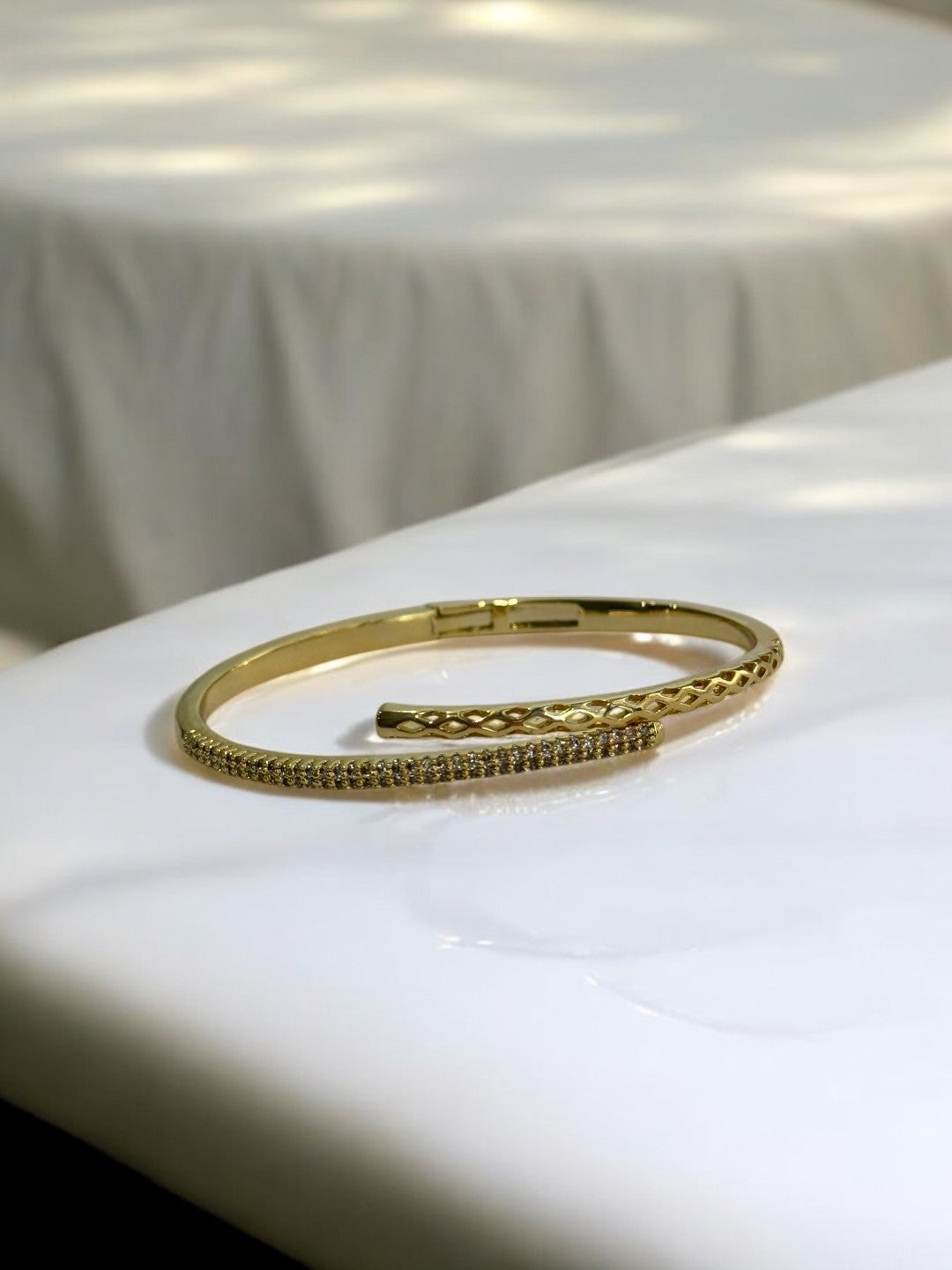 GOLDEN DIAMOND BRACELET