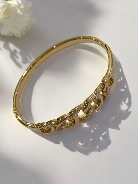 GOLDEN CHAIN LOOK WITH TWINKLING DIAMOND