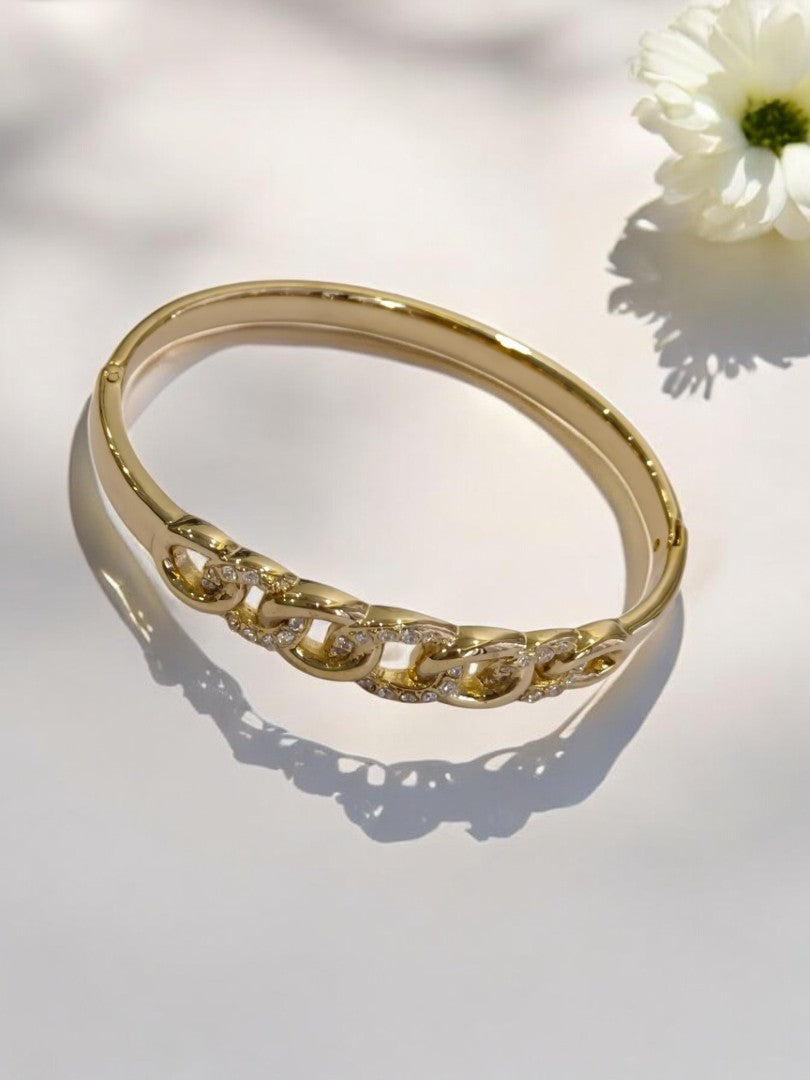 GOLDEN CHAIN LOOK WITH TWINKLING DIAMOND