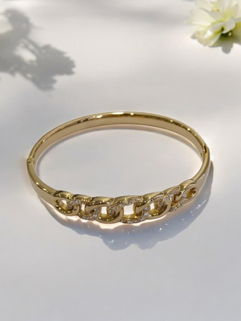 GOLDEN CHAIN LOOK WITH TWINKLING DIAMOND