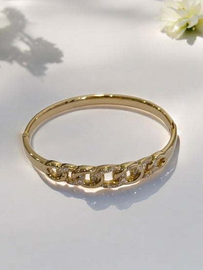 GOLDEN CHAIN LOOK WITH TWINKLING DIAMOND