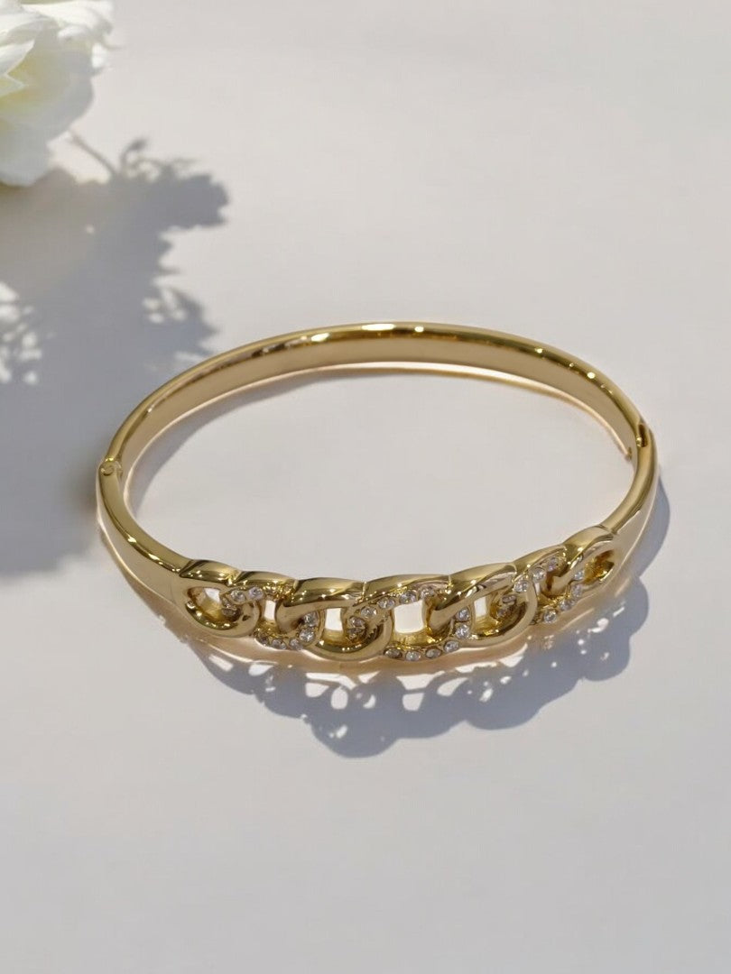 GOLDEN CHAIN LOOK WITH TWINKLING DIAMOND