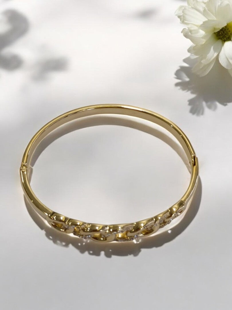 GOLDEN CHAIN LOOK WITH TWINKLING DIAMOND