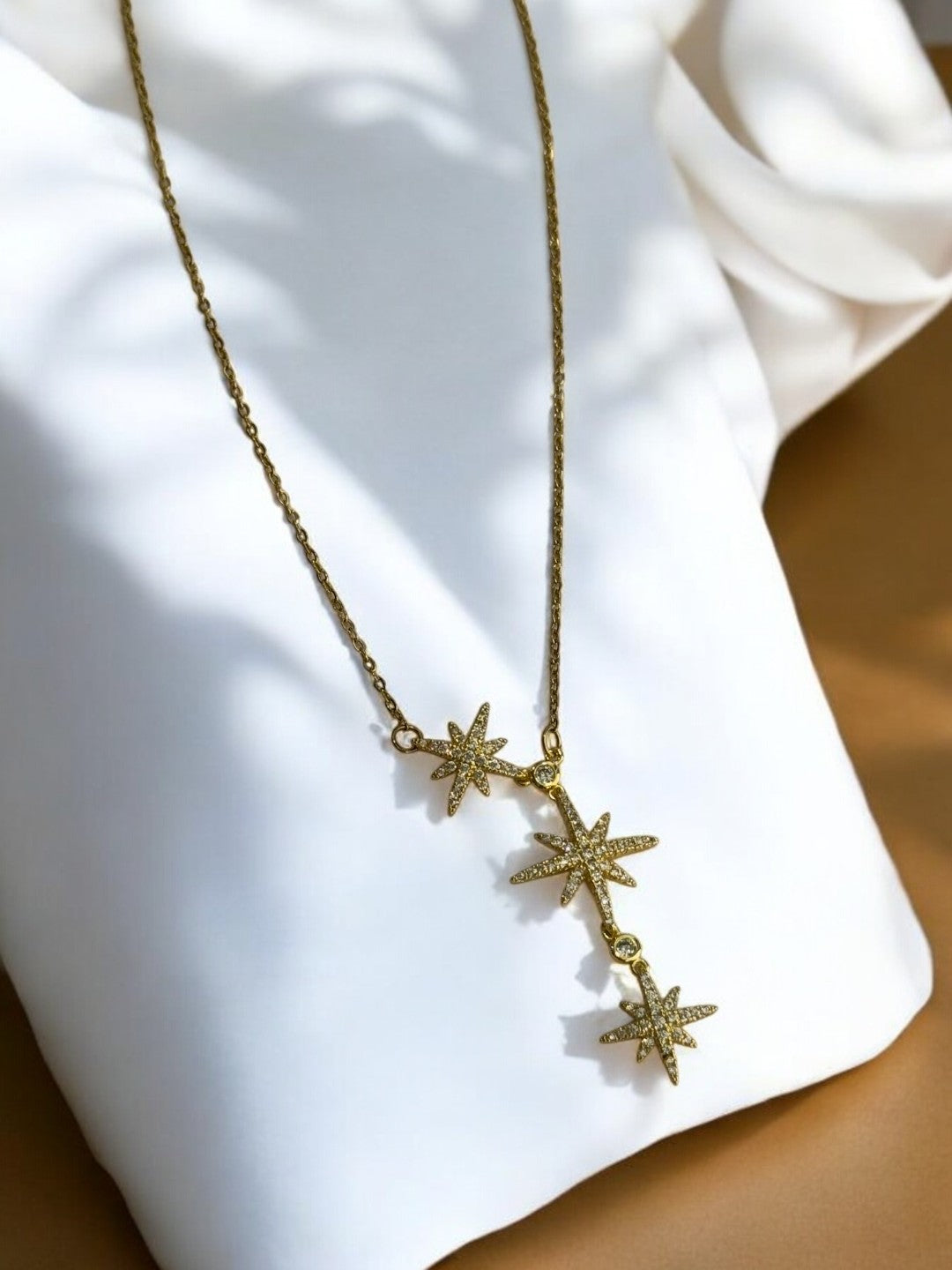GOLDEN CHAIN WITH SHINING DIAMOND THREE STARS