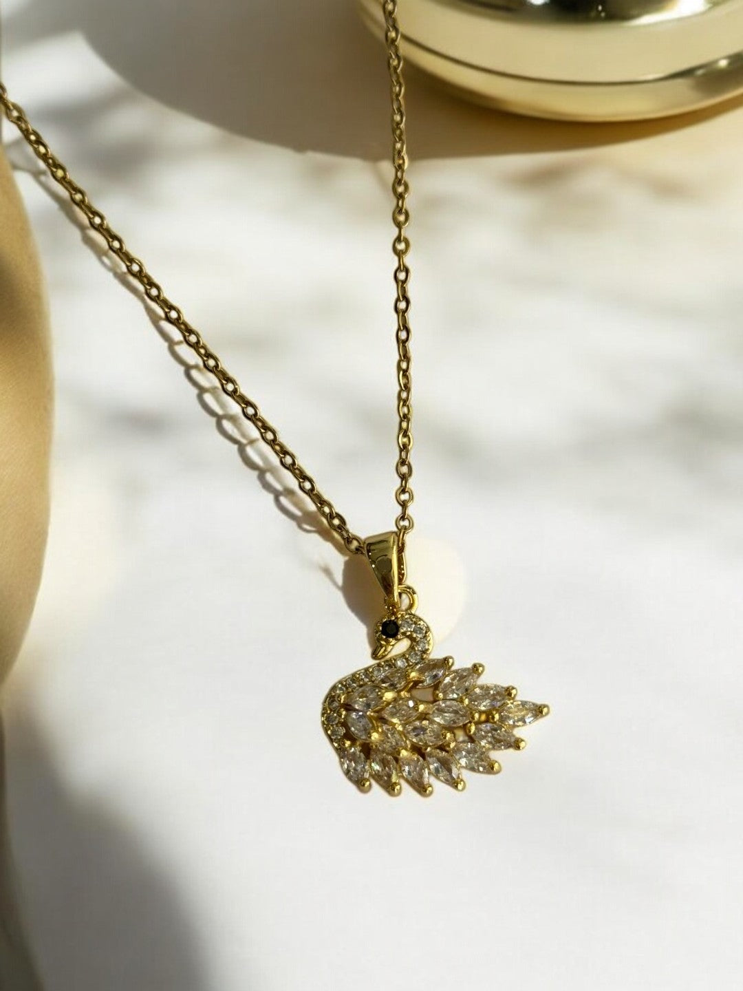 GOLDEN CHAIN WITH DIAMOND SWAN