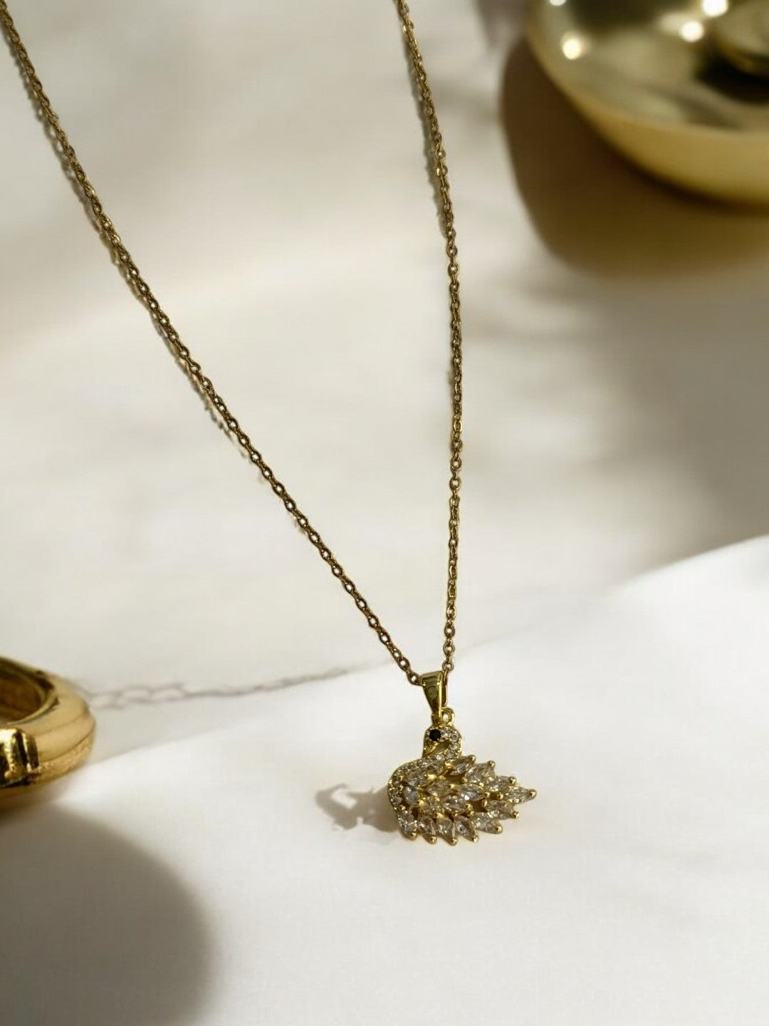 GOLDEN CHAIN WITH DIAMOND SWAN