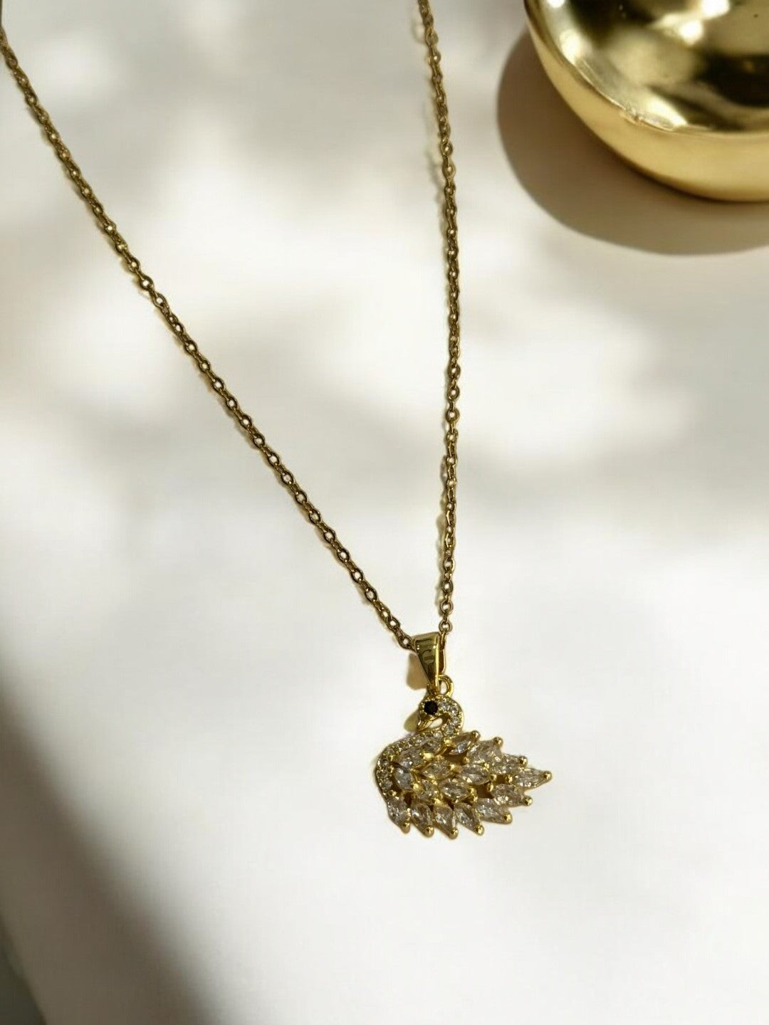 GOLDEN CHAIN WITH DIAMOND SWAN