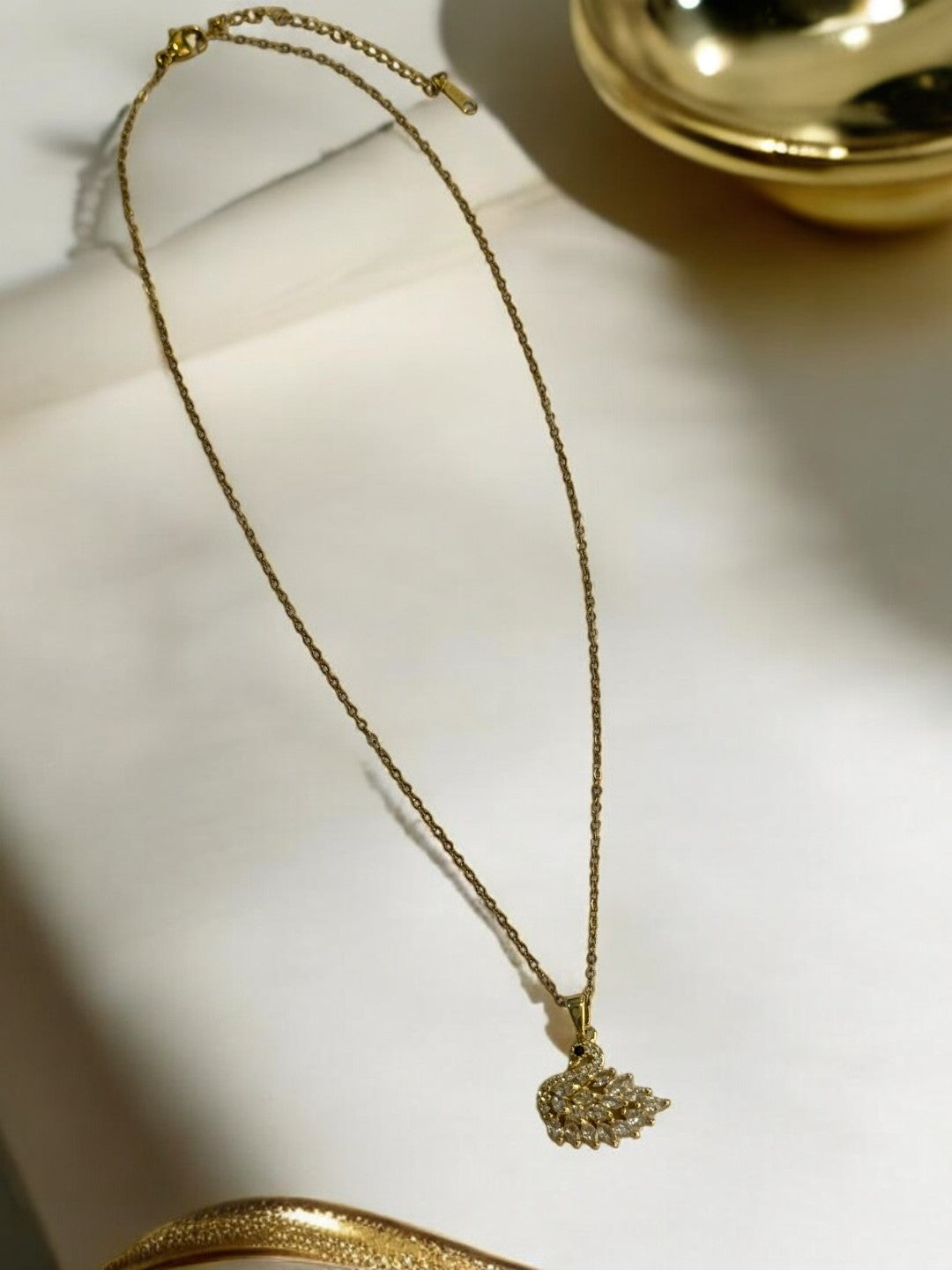 GOLDEN CHAIN WITH DIAMOND SWAN