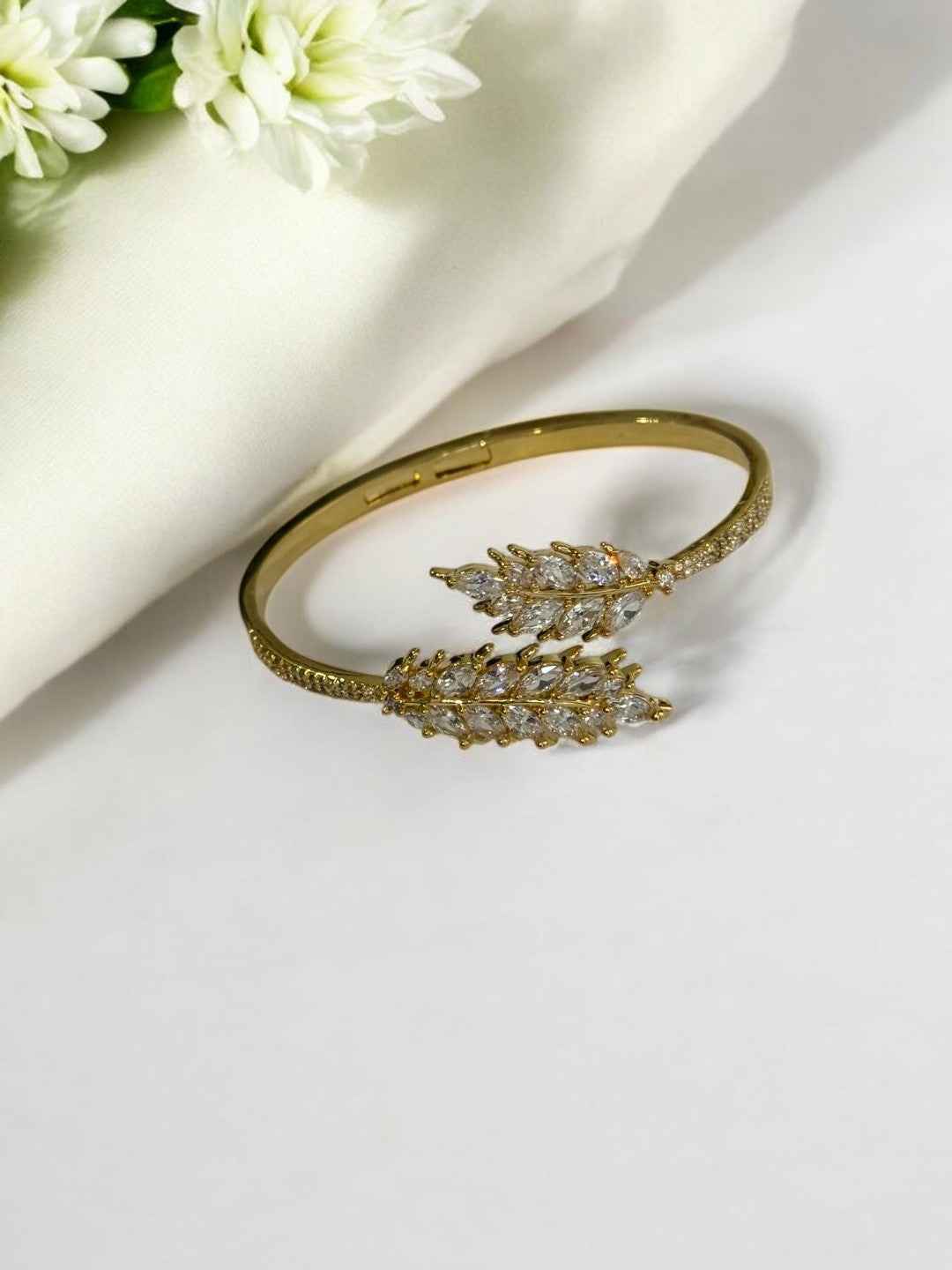GOLDEN DIAMOND LEAF