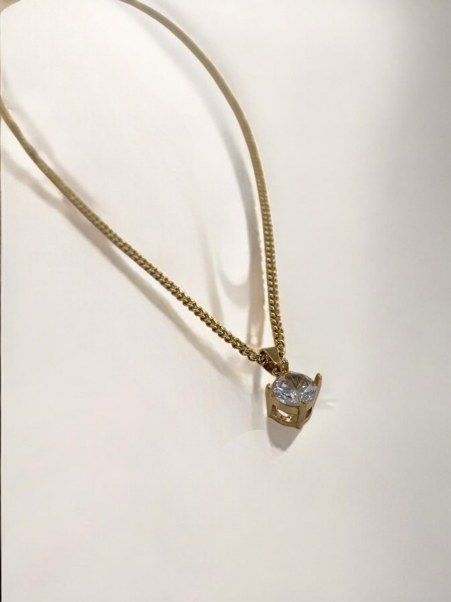 GOLDEN CHAIN WITH DIAMOND