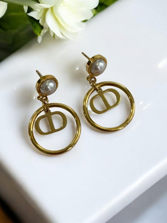 GOLDEN DANGLE WITH PEARL AND DIOR BRAND