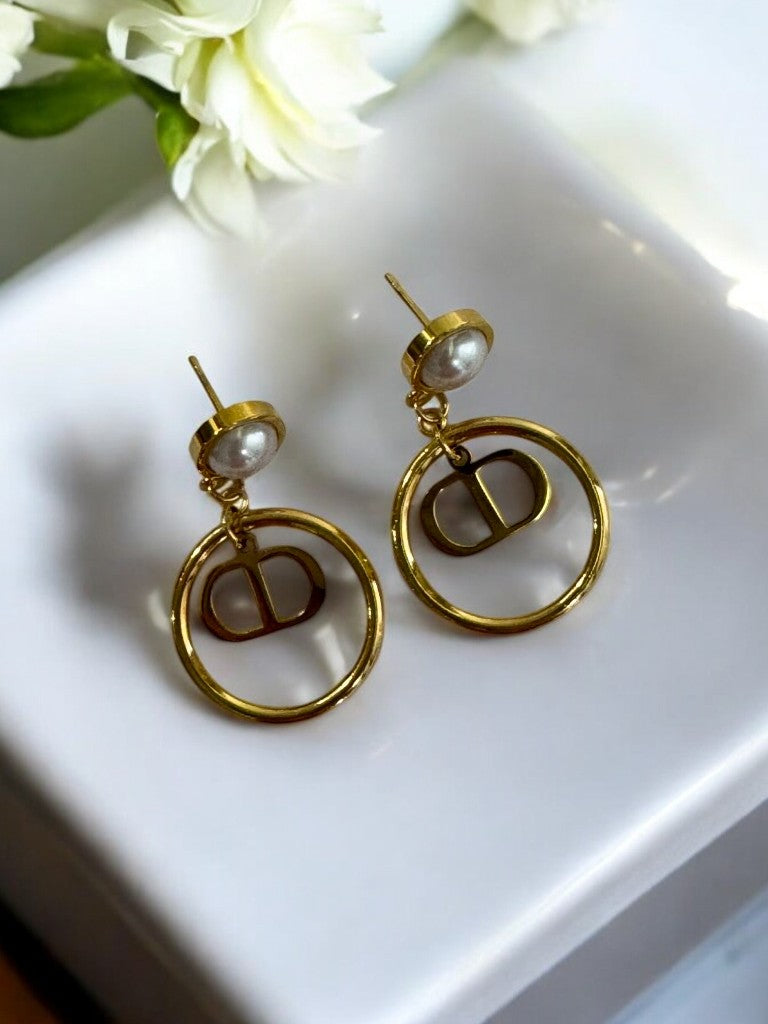 GOLDEN DANGLE WITH PEARL AND DIOR BRAND