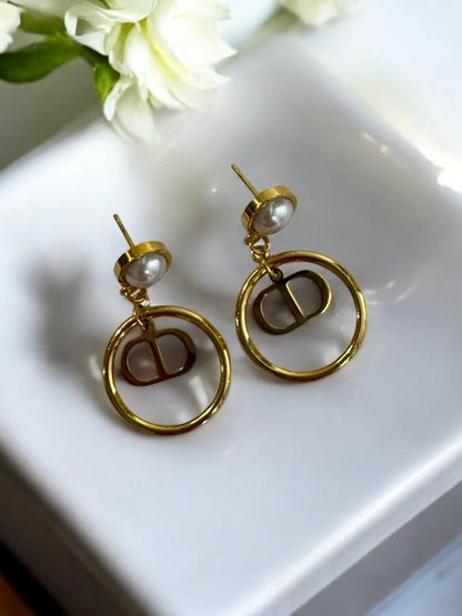 GOLDEN DANGLE WITH PEARL AND DIOR BRAND