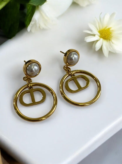 GOLDEN DANGLE WITH PEARL AND DIOR BRAND