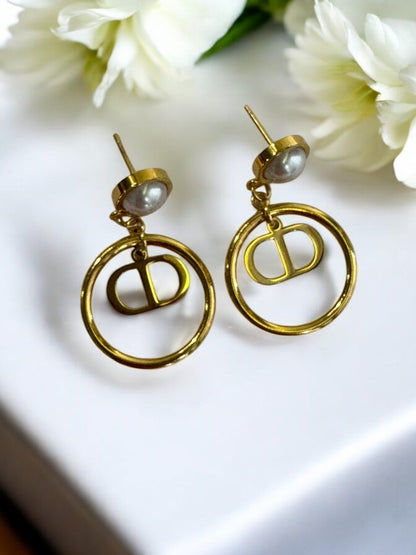 GOLDEN DANGLE WITH PEARL AND DIOR BRAND