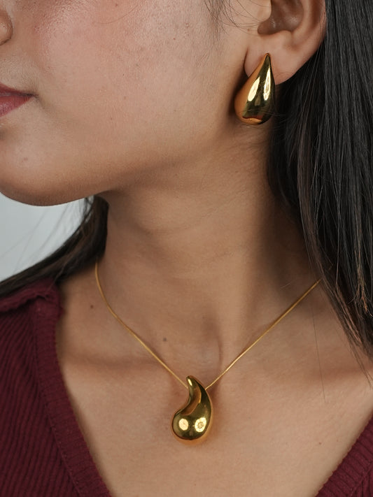 GOLDEN CHAIN WITH DROP