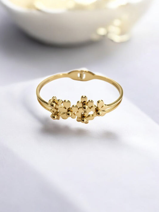 GOLDEN DAISY FLOWER