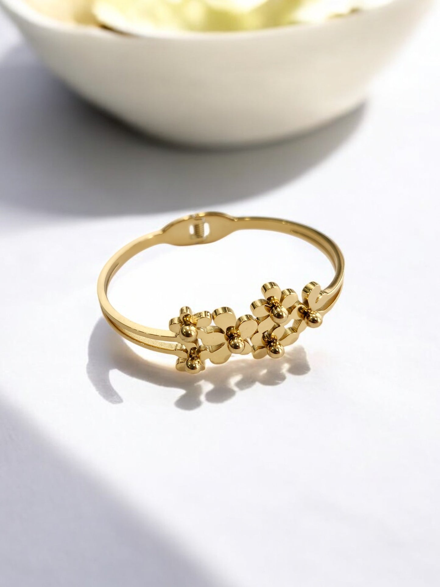 GOLDEN DAISY FLOWER