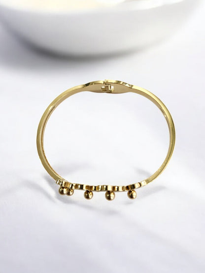 GOLDEN DAISY FLOWER