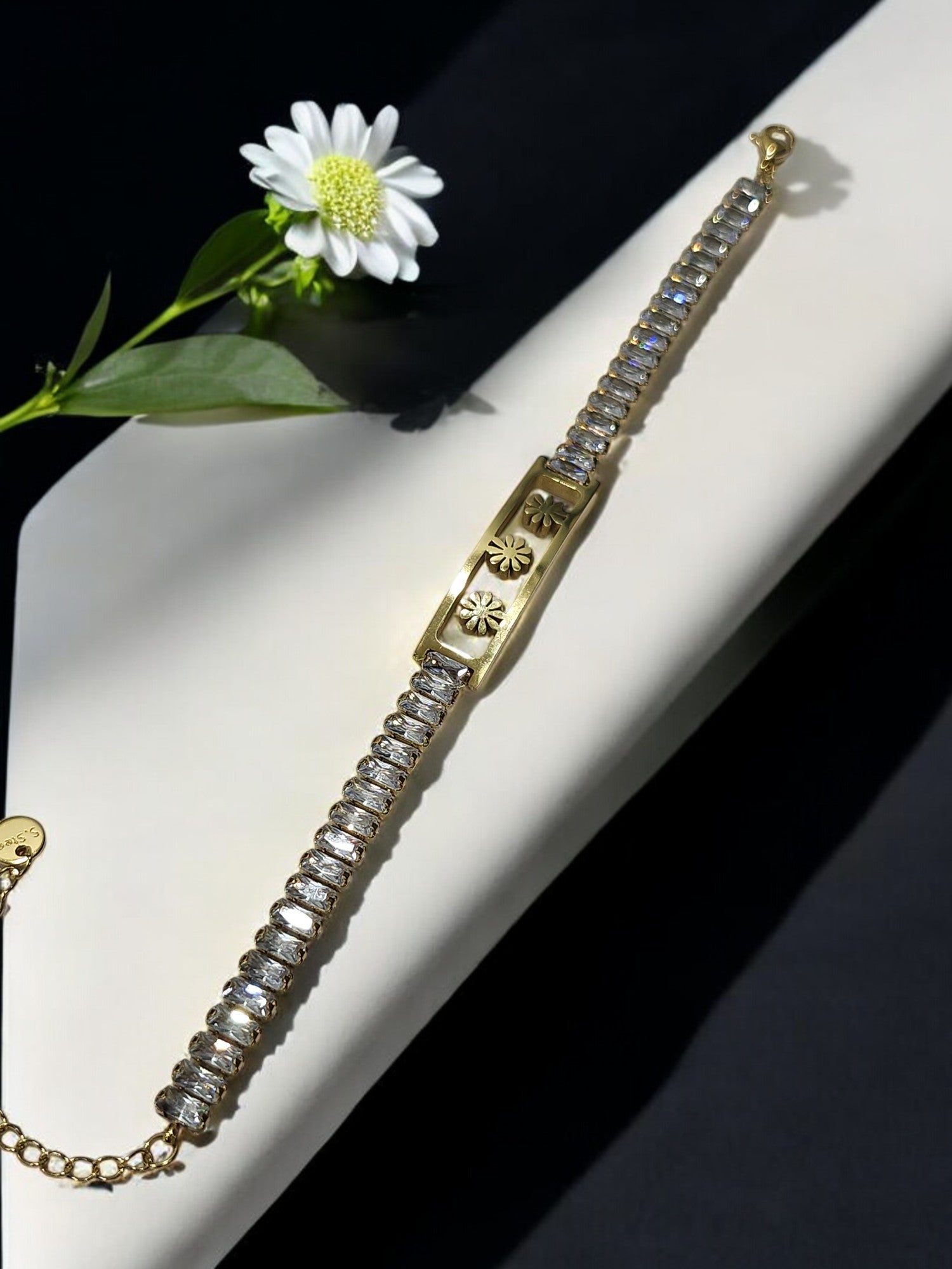 GOLDEN THREE FLOWER WITH RECTANGULAR SHINY DIAMOND