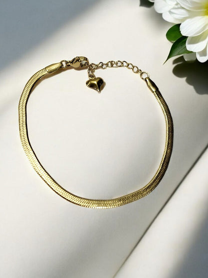 GOLDEN CHAIN LOOKING LUXURIES