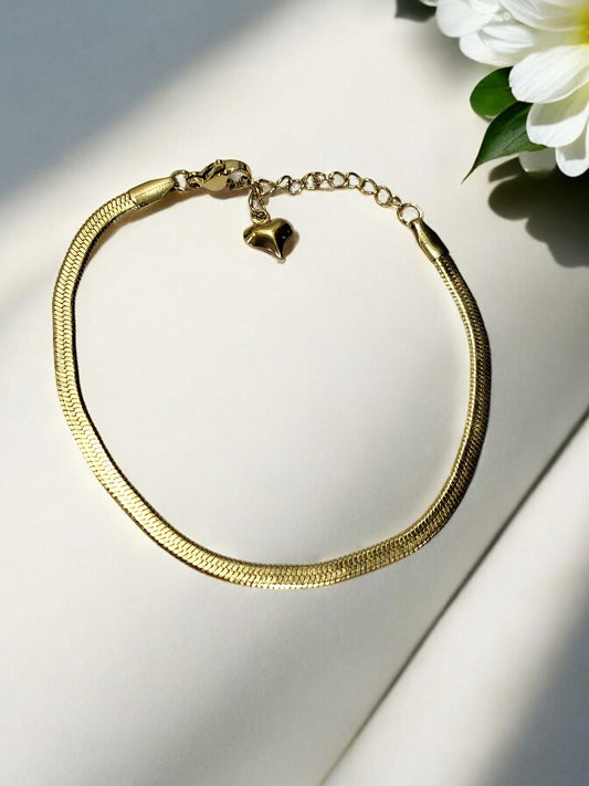 GOLDEN CHAIN LOOKING LUXURIES