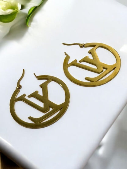 GOLDEN CIRCLE WITH LUXURY BRAND LV HOOP
