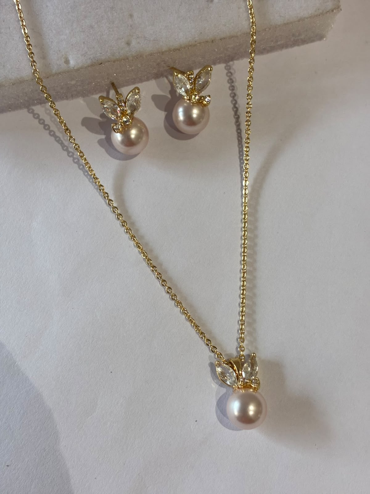GOLDEN PEARL WINIE NECKLACE SET