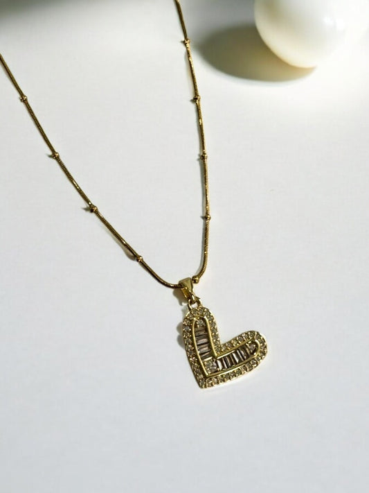 GOLDEN CHAIN WITH HANGING RECTANGULAR DIAMOND HEART