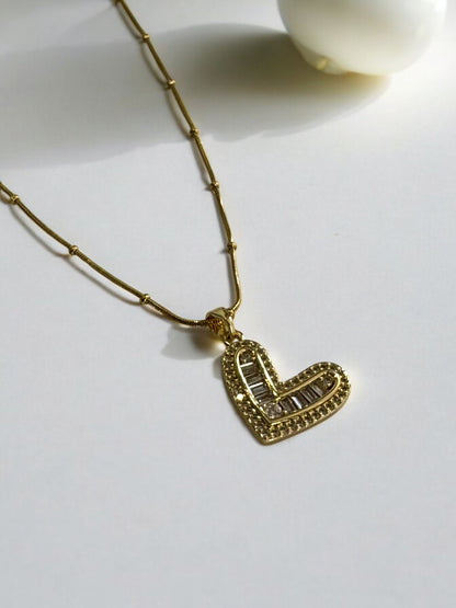 GOLDEN CHAIN WITH HANGING RECTANGULAR DIAMOND HEART