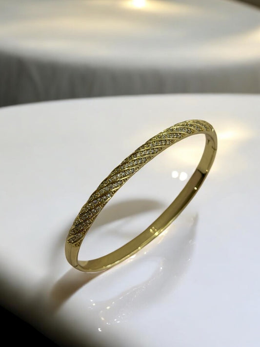 GOLDEN SLANTING LINE DIAMOND BRACELET
