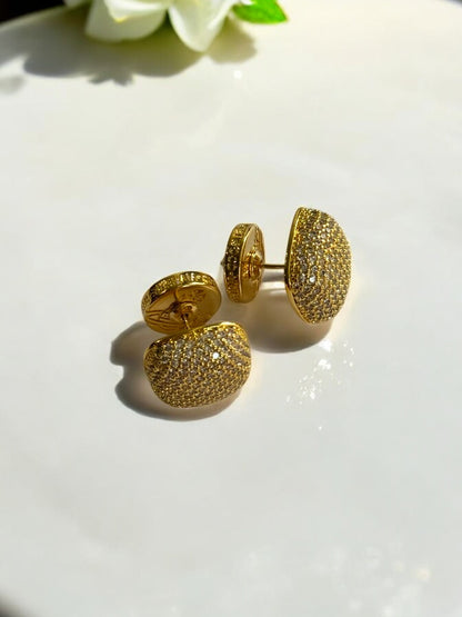 18K GOLD WITH DIAMOND STUD