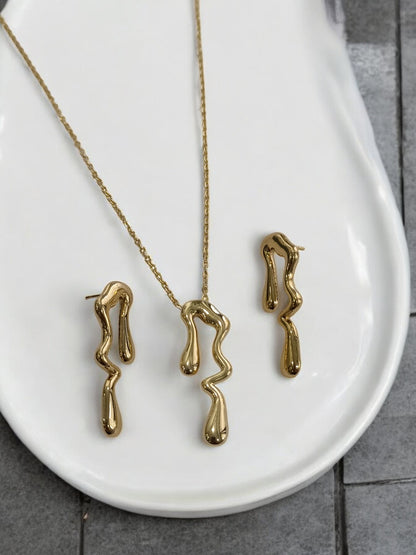 GOLDEN CHAIN WITH WATER DROP NECKLACE AND EARRING