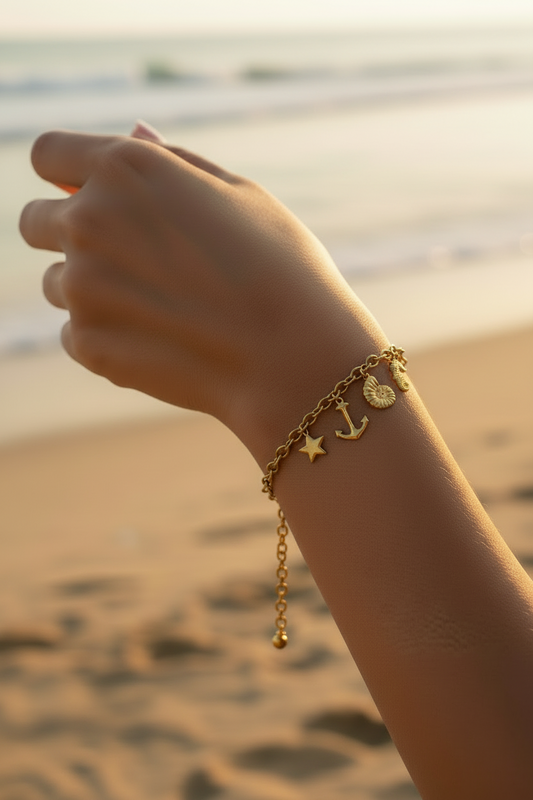 GOLD BEACH CHARM HEMEY BRACELET