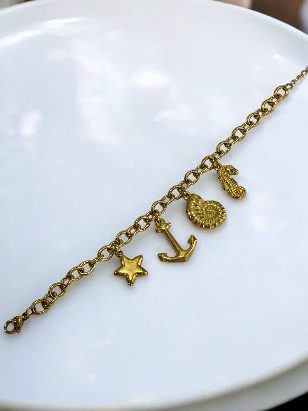 GOLDEN CHAIN BRACELET WITH CHARMS LIKE ANCHOR, STAR, SNAIL AND SEASHORE