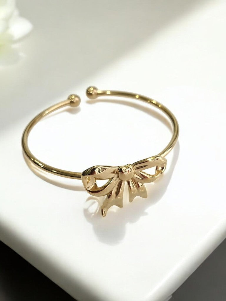 GOLDEN BOW CUFF