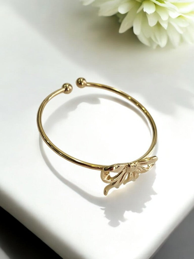 GOLDEN BOW CUFF