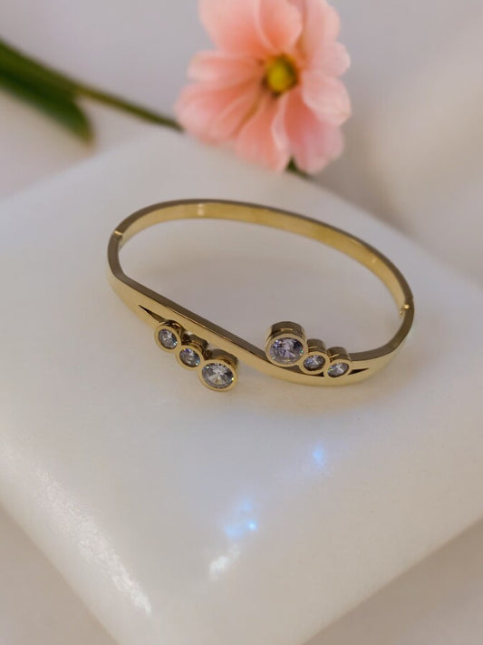 GOLDEN INCREASING THREE DIAMOND