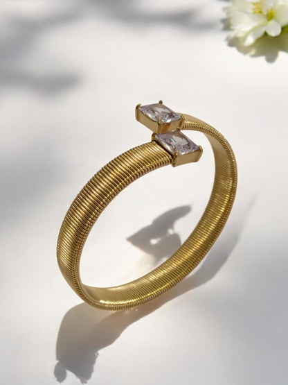 GOLDEN STRATCHABLE WITH SQUARE SHINY DIAMOND