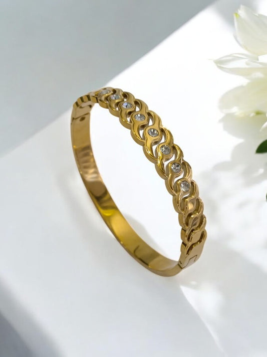 GOLDEN SHINY DIAMOND DEGINER BRACELET