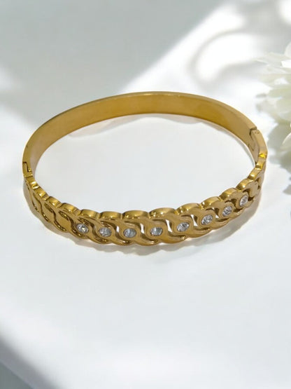 GOLDEN SHINY DIAMOND DEGINER BRACELET